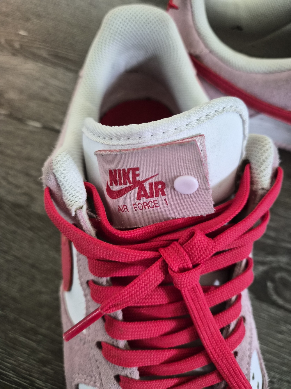 Nike Air Force 1 Low '07 QS "Valentine's Day Love Letter" – Size 10 – Mint! - Picture 3 of 9